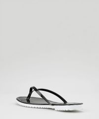 Chinelo-em-Verniz-Preto-8641096-Preto_3