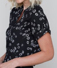 Camisa-Feminina-Estampada-Floral-com-Martingale-Manga-Curta-Preta-9822195-Preto_5