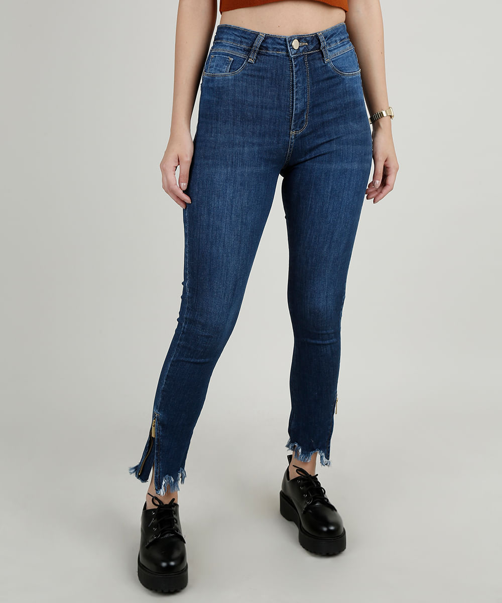 calça jeans barra desfiada feminina