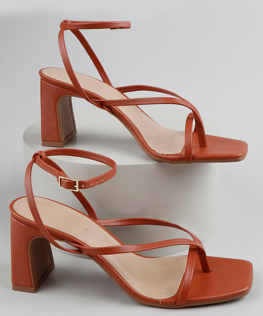 sandalia de salto quadrado medio