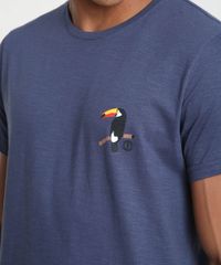 Camiseta-Masculina-com-Bordado-de-Tucano-Manga-Curta-Gola-Careca-Azul-Escuro-9893934-Azul_Escuro_4