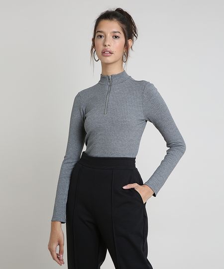 Blusa Feminina Canelada com Zíper de Argola Manga Longa Gola Alta Cinza Mescla - PP Menor preço em Blusa Feminina Canelada com Zíper de Argola Manga Longa Gola Alta Cinza Mescla - PP
