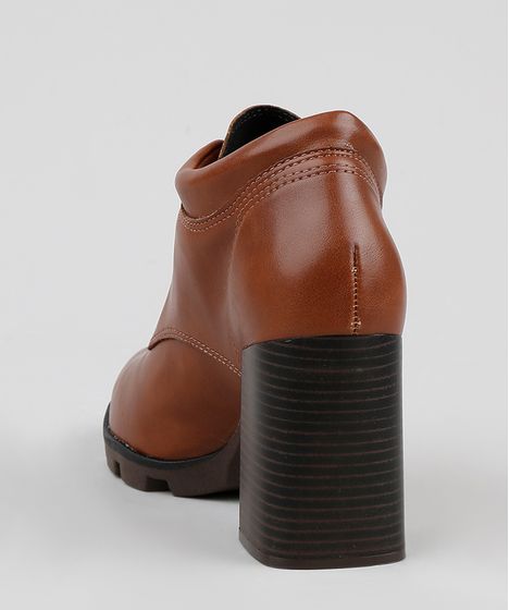 bota caramelo salto alto