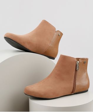 Bota-Feminina-Via-Uno-Bico-Redondo-com-Suede-Caramelo-9919283-Caramelo_1