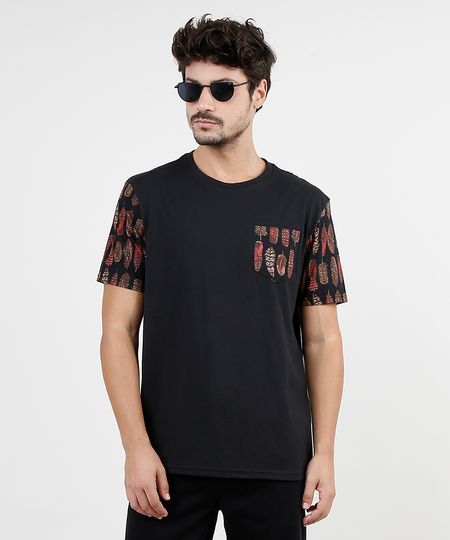 Camiseta-Masculina-com-Bolso-Estampado-de-Penas-Manga-Curta-Gola-Careca-Preta-9896413-Preto_1