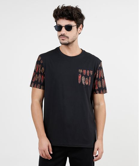 Camiseta-Masculina-com-Bolso-Estampado-de-Penas-Manga-Curta-Gola-Careca-Preta-9896413-Preto_1