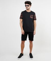 Camiseta-Masculina-com-Bolso-Estampado-de-Penas-Manga-Curta-Gola-Careca-Preta-9896413-Preto_3