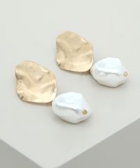 Brinco-Feminino-Texturizado-com-Perola-Dourado-9860327-Dourado_2