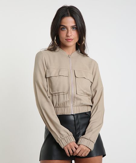 Jaqueta Bomber Feminina Cropped com Bolsos Caramelo - P Menor preço em Jaqueta Bomber Feminina Cropped com Bolsos Caramelo - P