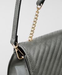 Bolsa-Feminina-Media-Matelasse-com-Corrente-e-Alca-Transversal-Cinza-9865139-Cinza_5