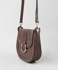 Bolsa-Feminina-Transversal-Pequena-Texturizada-Cobra-com-Argola-Marrom-9864015-Marrom_3