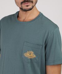 Camiseta-Masculina-Flor-e-Bolso-Manga-Curta-Gola-Careca-Verde-9909260-Verde_4