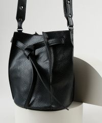 Bolsa-Feminina-Bucket-Media-Transversal-Texturizada-Cobra-Preta-9864014-Preto_2