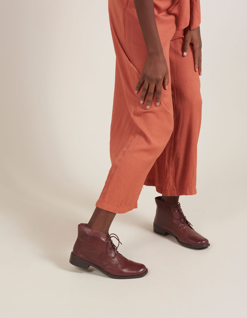 bota coturno via mia