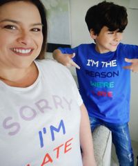 Camiseta-Infantil-Tal-Mae-Tal-Filho--We-re-Late--Manga-Curta-Azul-9946987-Azul_2