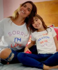 Blusa-Feminina-Tal-Mae-Tal-Filha--I-m-Late--Manga-Curta-Decote-Redondo-Branca-9945683-Branco_2