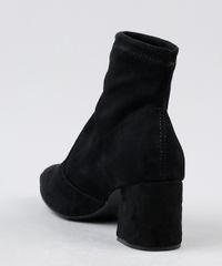 Bota-Feminina-Beira-Rio-em-Suede-Cano-Curto-Salto-Baixo-Recorte-Metalizado-Preta-9947711-Preto_4 Bota-Feminina-Beira-Rio-em-Suede-Cano-Curto-Salto-Baixo-Recorte-Metalizado-Preta-9947711-Preto_4