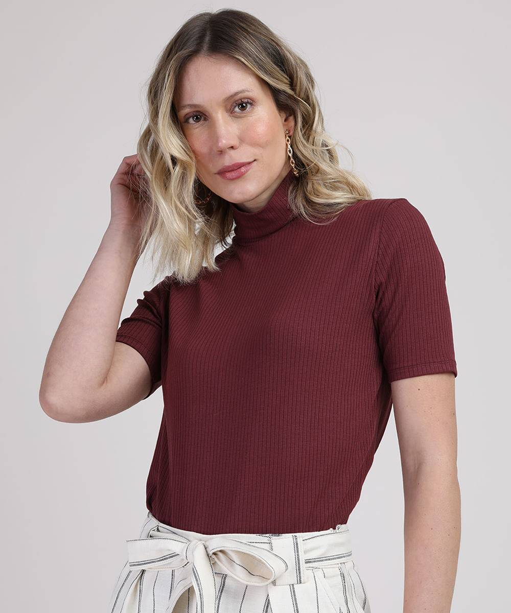 blusa branca gola alta manga curta