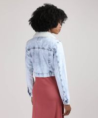 Jaqueta-Jeans-Feminina-Cropped-Marmorizada-com-Recortes-e-Bolsos-Gola-com-Pelo-Azul-Claro-9946106-Azul_Claro_2 Jaqueta-Jeans-Feminina-Cropped-Marmorizada-com-Recortes-e-Bolsos-Gola-com-Pelo-Azul-Claro-9946106-Azul_Claro_2