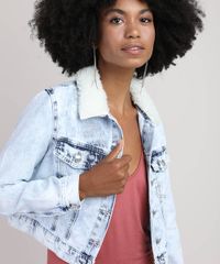 Jaqueta-Jeans-Feminina-Cropped-Marmorizada-com-Recortes-e-Bolsos-Gola-com-Pelo-Azul-Claro-9946106-Azul_Claro_4 Jaqueta-Jeans-Feminina-Cropped-Marmorizada-com-Recortes-e-Bolsos-Gola-com-Pelo-Azul-Claro-9946106-Azul_Claro_4