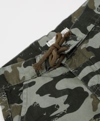 Bermuda-de-Sarja-Reta-Estampada-Camuflada-com-Bolsos-Verde-Militar-9942098-Verde_Militar_3