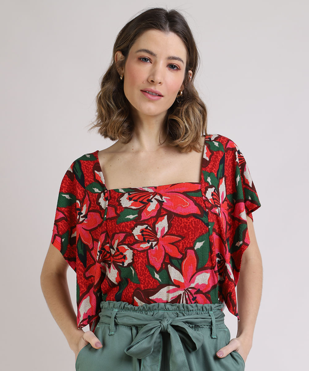 saia vermelha com blusa estampada