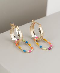 Brinco-Feminino-Folheado-de-Argola-com-bolinhas-colorida-Dourado-9957924-Dourado_2