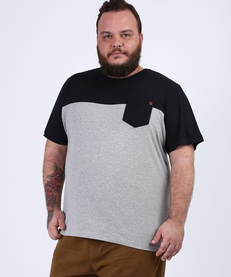 Camiseta-Masculina-Plus-Size-com-Recorte-e-Bolso-Manga-Curta-Gola-Careca-Cinza-Mescla-9952566-Cinza_Mescla_1