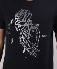 Camiseta-Masculina-Metalizada-Esqueleto-com-Rosa-Manga-Curta-Gola-Careca-Preta-9950957-Preto_4