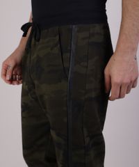 Calca-Masculina-Relaxed-Estampada-Camuflada-em-Moletom-com-Bolsos-Verde-Militar-9807603-Verde_Militar_4