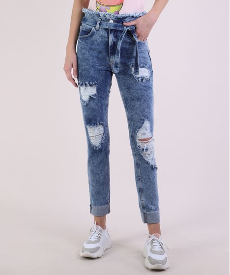 calça jeans com faixa na cintura