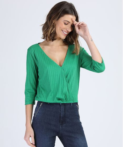 camisa decotada