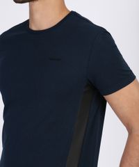 Camiseta-Masculina-Com-Recortes-Manga-Curta-Gola-Careca-Azul-Marinho-9944370-Azul_Marinho_4 Camiseta-Masculina-Com-Recortes-Manga-Curta-Gola-Careca-Azul-Marinho-9944370-Azul_Marinho_4