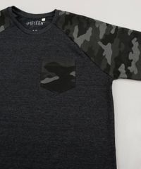 Camiseta-Juvenil-com-Bolso-Estampado-Camuflado-Manga-Curta-Raglan-Gola-Careca-Cinza-Mescla-Escuro-9945154-Cinza_Mescla_Escuro_3