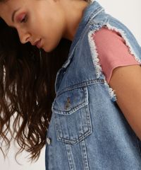 Colete-Jeans-Feminino-Longo-Marmorizado-com-Bolsos-e-Tachas-Cava-Desfiada-Azul-Medio-9956137-Azul_Medio_4