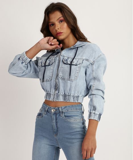 cropped com jaqueta jeans
