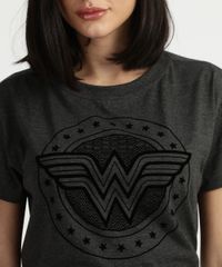Blusa-Feminina-Mulher-Maravilha-com-No-Manga-Curta-Cinza-Mescla-Escuro-9941968-Cinza_Mescla_Escuro_4