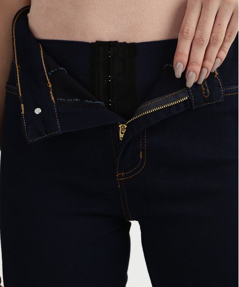 calça jeans com cinta embutida sawary