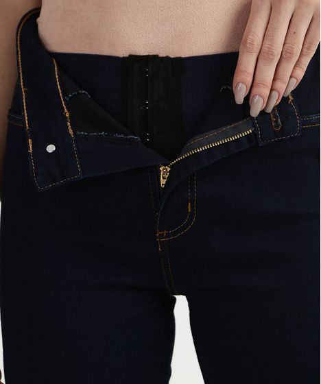 calça jeans com cinta interna