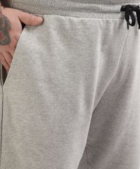 Bermuda-de-Moletom-Masculina-Plus-Size-com-Bolso-Cinza-Mescla-Claro-9960643-Cinza_Mescla_Claro_4