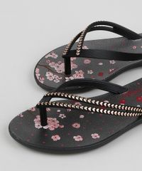 Rasteirinha-Infantil-Grendha-Estampada-Floral-com-Strass-de-Coracao-Preta-9958771-Preto_3