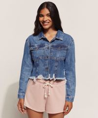 Jaqueta-Jeans-Feminina-Cropped-Marmorizada-com-Bolsos-e-Barra-Desfiada-Azul-Medio-9960254-Azul_Medio_4