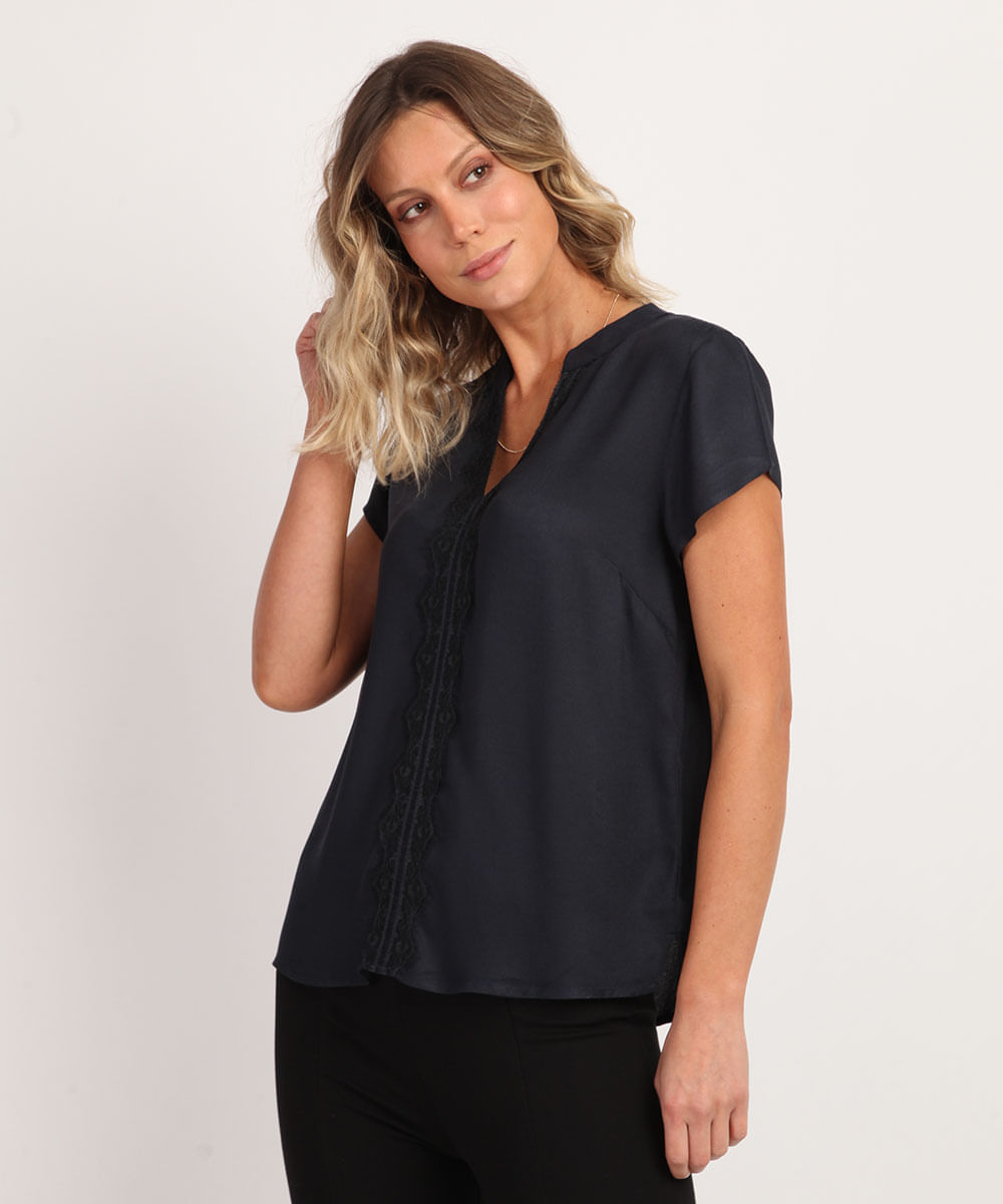 Blusa Feminina com Renda Manga Curta Decote V Preta