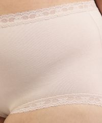 Calcinha-Plus-Size-Calecon-Triumph-em-Algodao-com-Renda-Bege-9957912-Bege_4