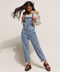 Macacao-Jeans-Feminino-Baggy-Marmorizado-com-Recortes-e-Bolsos-Azul-Claro-9960260-Azul_Claro_1
