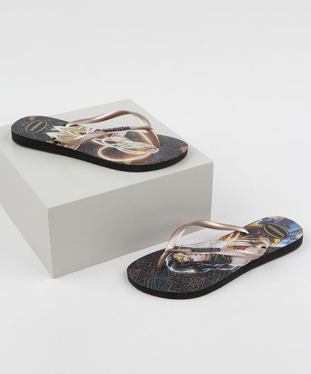 Chinelo-Feminino-Havaianas-Slim-Mulher-Maravilha-Estampado-Dourado-9956052-Dourado_1