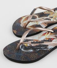 Chinelo-Feminino-Havaianas-Slim-Mulher-Maravilha-Estampado-Dourado-9956052-Dourado_3