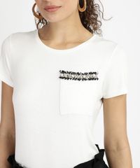Blusa-Feminina-com-Bolso-e-Aplicacao-de-Perolas-Manga-Curta-Decote-Redondo-Branca-9948567-Branco_4