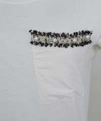 Blusa-Feminina-com-Bolso-e-Aplicacao-de-Perolas-Manga-Curta-Decote-Redondo-Branca-9948567-Branco_6