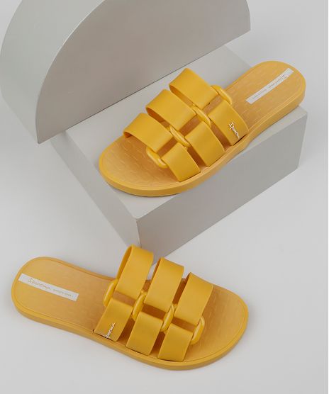 Rasteirinha-Feminina-Ipanema-Bold-com-Fivelas-Amarela-9960606-Amarelo_1